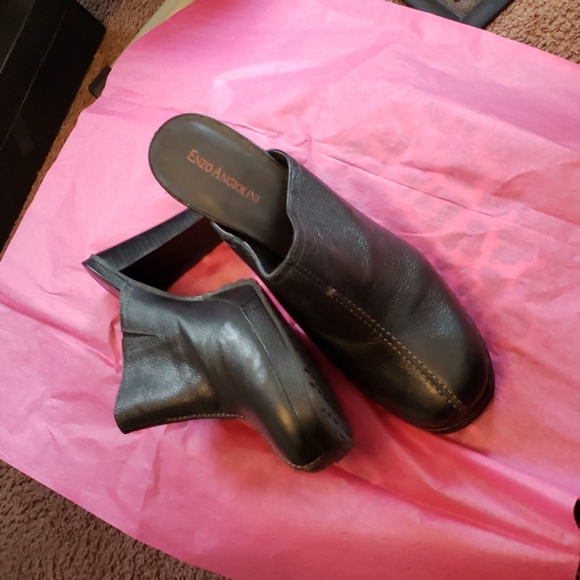 Shoe - Picture 2 of 5